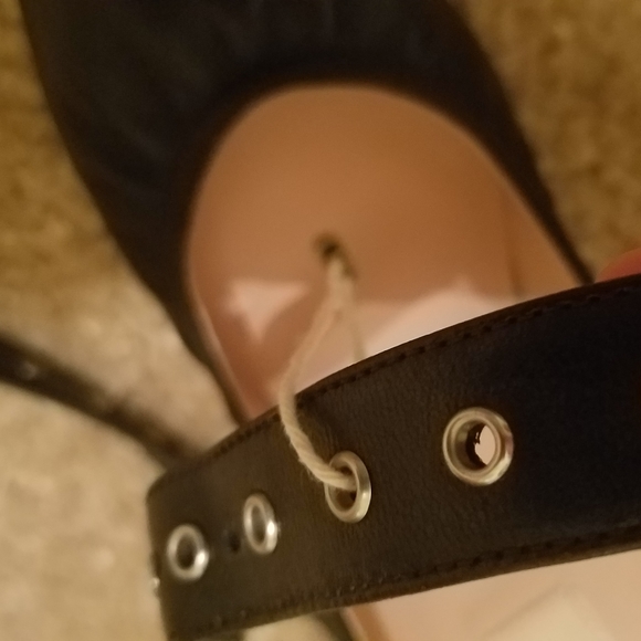 Brand new Valentino Garavani sexy ankle strap heel - Picture 8 of 8